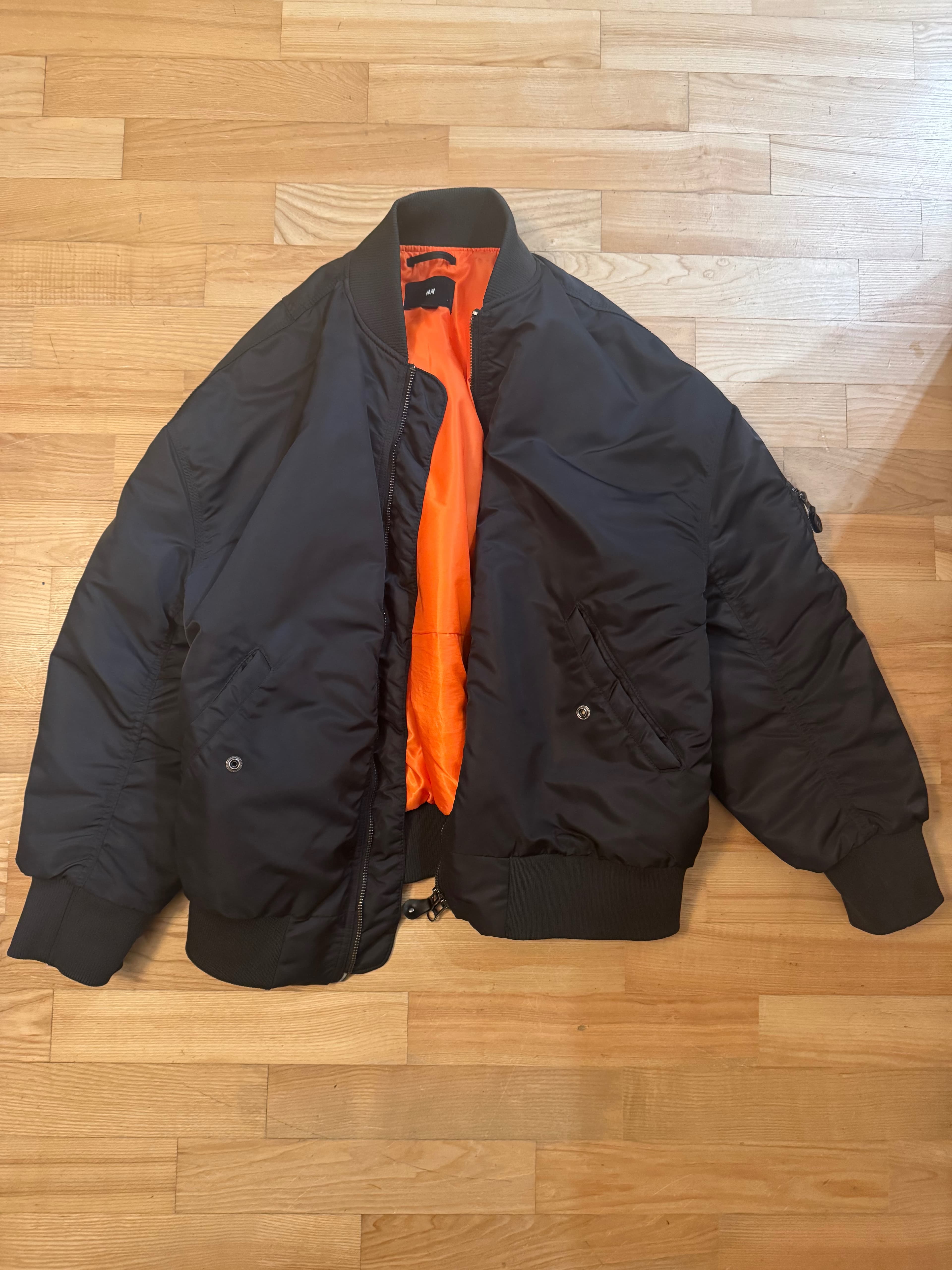 Kurtka bomberka H&M Czarny (zewnętrzny), pomarańczowy (podszewka)